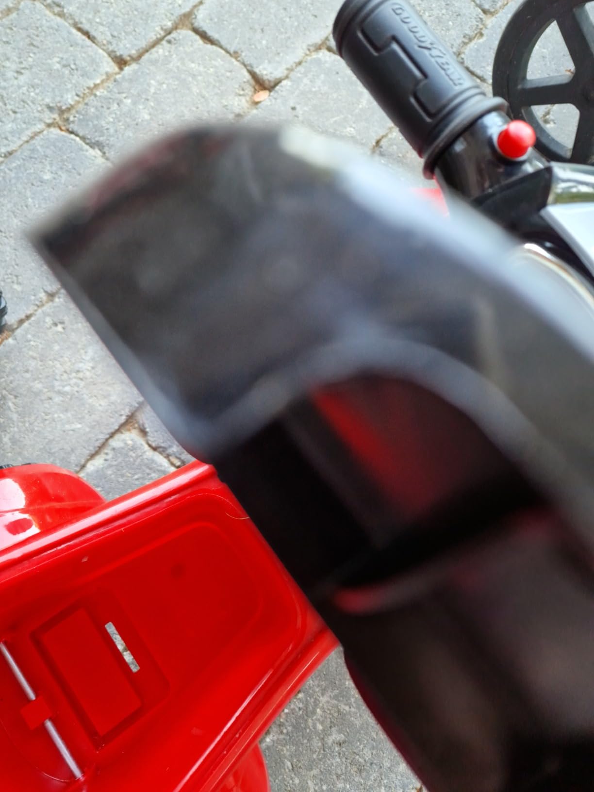 Gutes Fahrzeug für draußen und drinnen