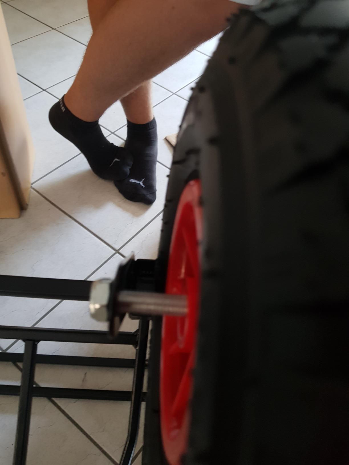 Fährt gut, Naht aufgerissen
