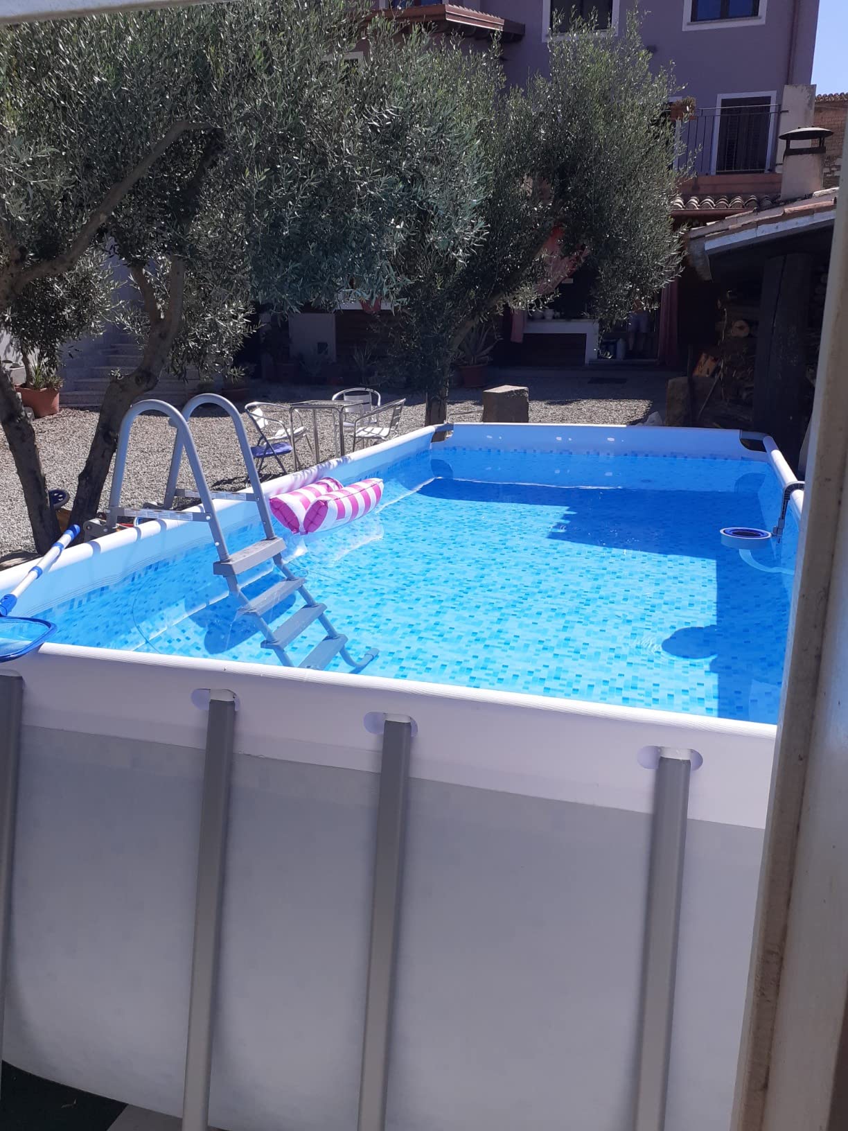 Super Pool, Aufbau braucht Geduld